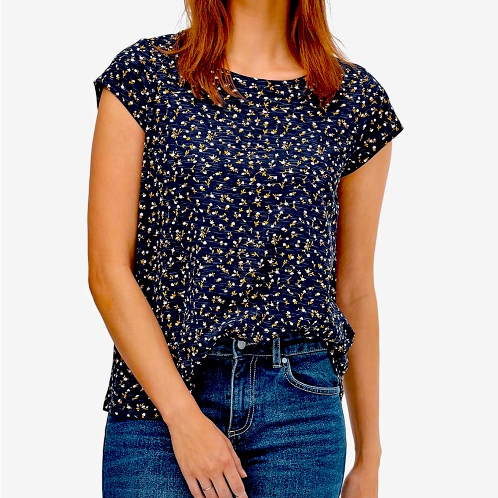 Ellos Ditsy Floral Short Sleeve 1x Women’s Plus Scoop Neck Casual. Fits 22/24